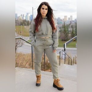 Bare Activewear - Rocky Mountain Joggers & cropped Hoodie. Sage green Medium